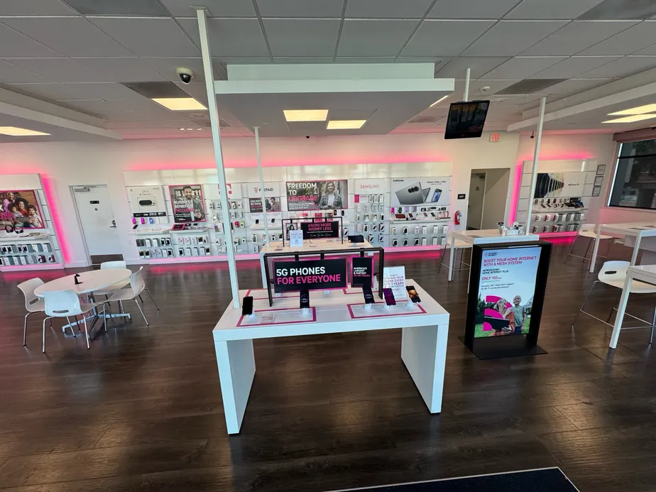  Interior photo of T-Mobile Store at Foothill Blvd & Boston, La Crescenta, CA 