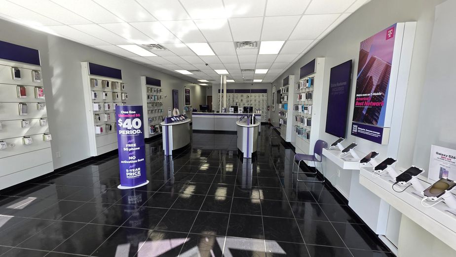 Metro by T-Mobile 1231 E Pioneer Pkwy - 1231 E Pioneer Pkwy 