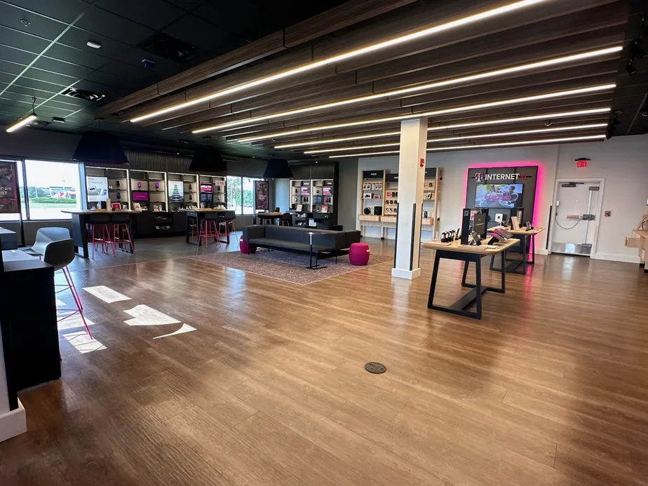  Interior photo of T-Mobile Store at Northridge Plaza, Olathe, KS 