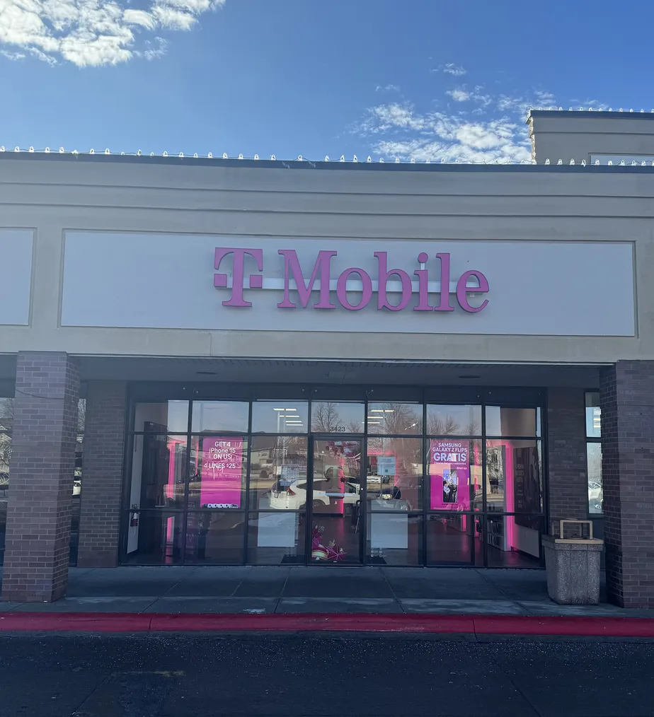  Exterior photo of T-Mobile Store at Stockyards Plaza, Omaha, NE 