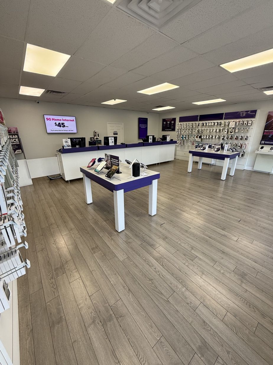 Metro by T-Mobile 2290 NW 28th St - 2290 NW 28th St 