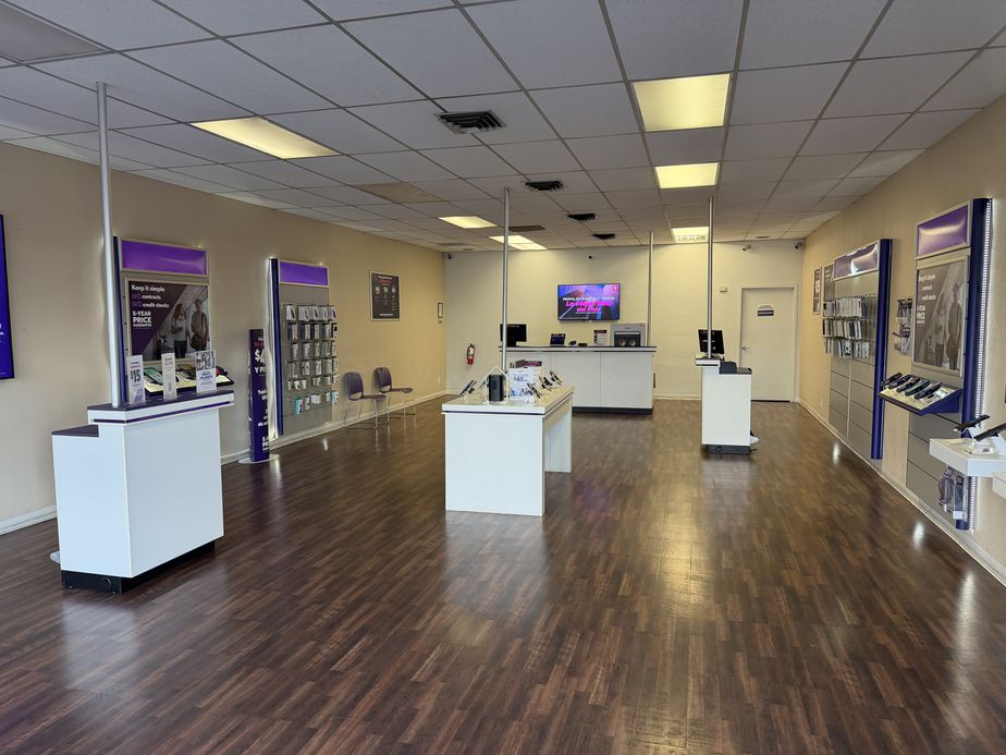 Metro by T-Mobile 7448 Gateway Blvd E - 7448 Gateway Blvd E 