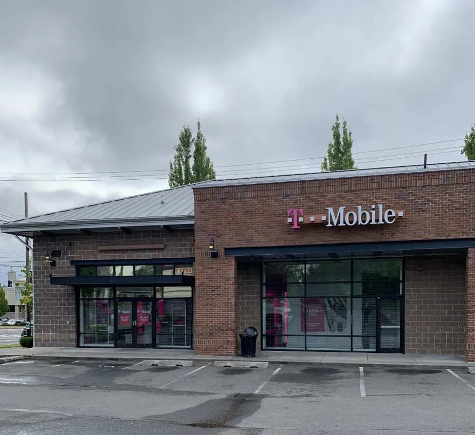  Exterior photo of T-Mobile store at Pacific Ave & 38th St, Tacoma, WA 