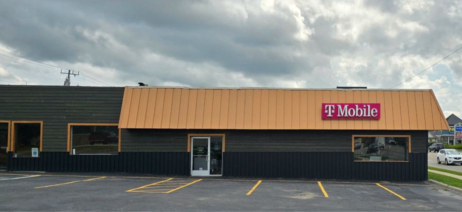 Exterior photo of T-Mobile Store at S Main St & Summit St, Lapeer, MI