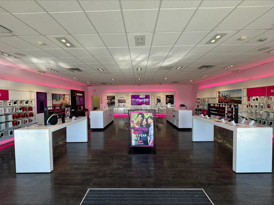  Interior photo of T-Mobile Store at N Loop Dr & Yarbrough, El Paso, TX 