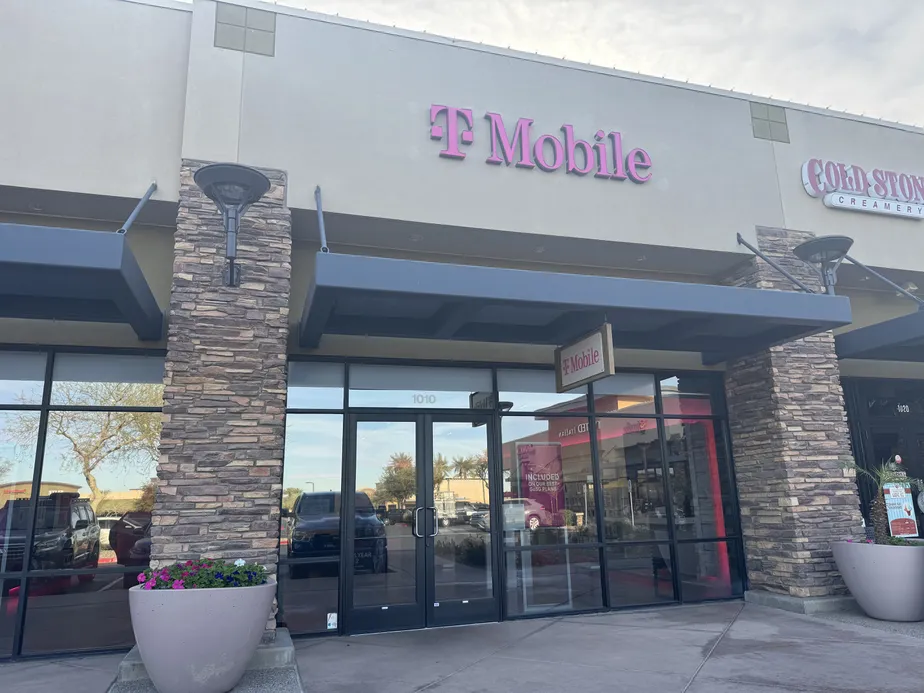  Exterior photo of T-Mobile Store at Lake Pleasant & Happy Valley, Peoria, AZ 