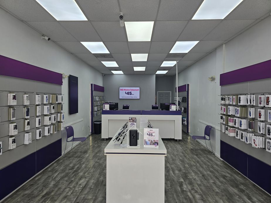 Metro by T-Mobile 4010 W Commerce St - 4010 W Commerce St 