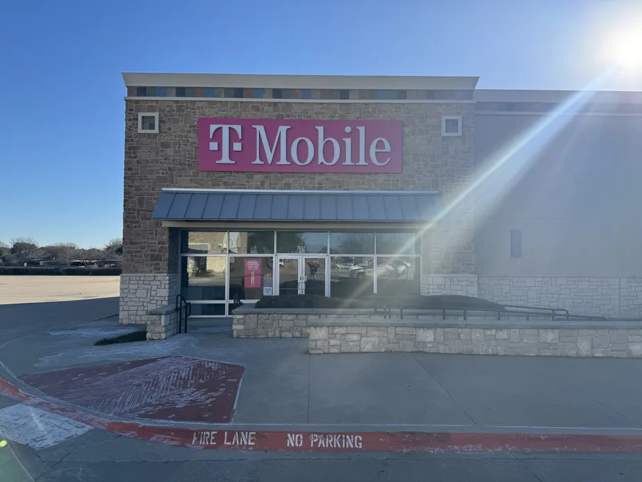 Foto del exterior de la tienda T-Mobile en Denton Hwy & Kelly Lynn Ln, Watauga, TX
