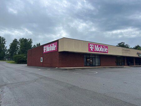 Exterior photo of T-Mobile Store at Sumiton Village, Sumiton, AL