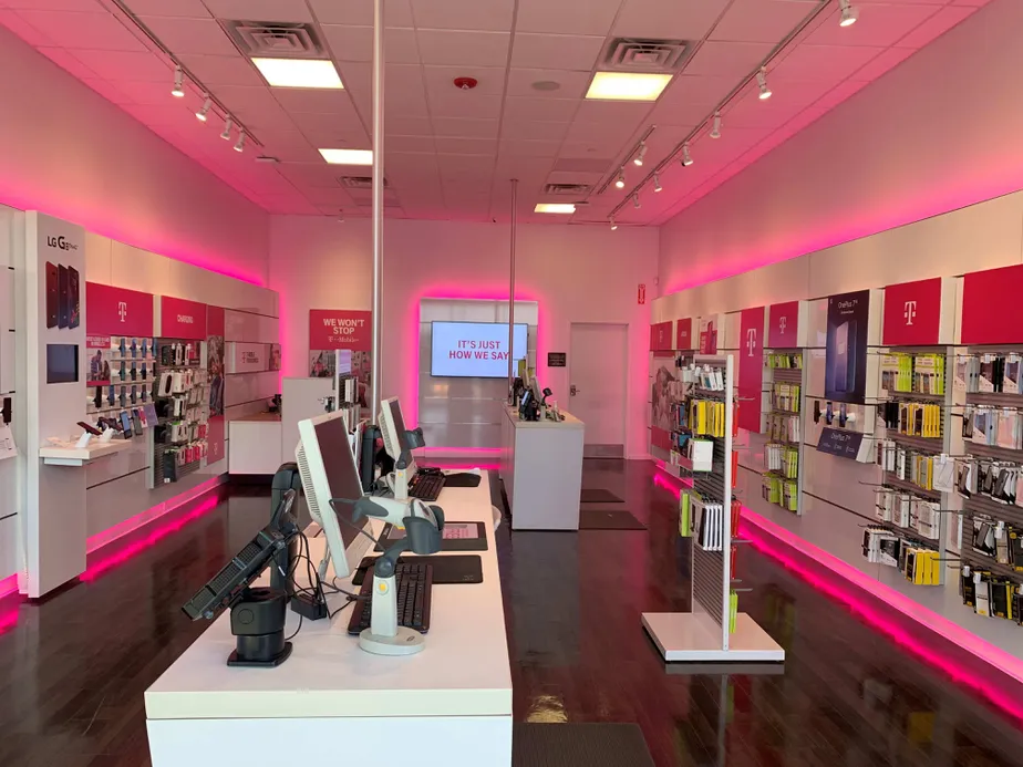  Interior photo of T-Mobile Store at Southridge Mall 5, Des Moines, IA 