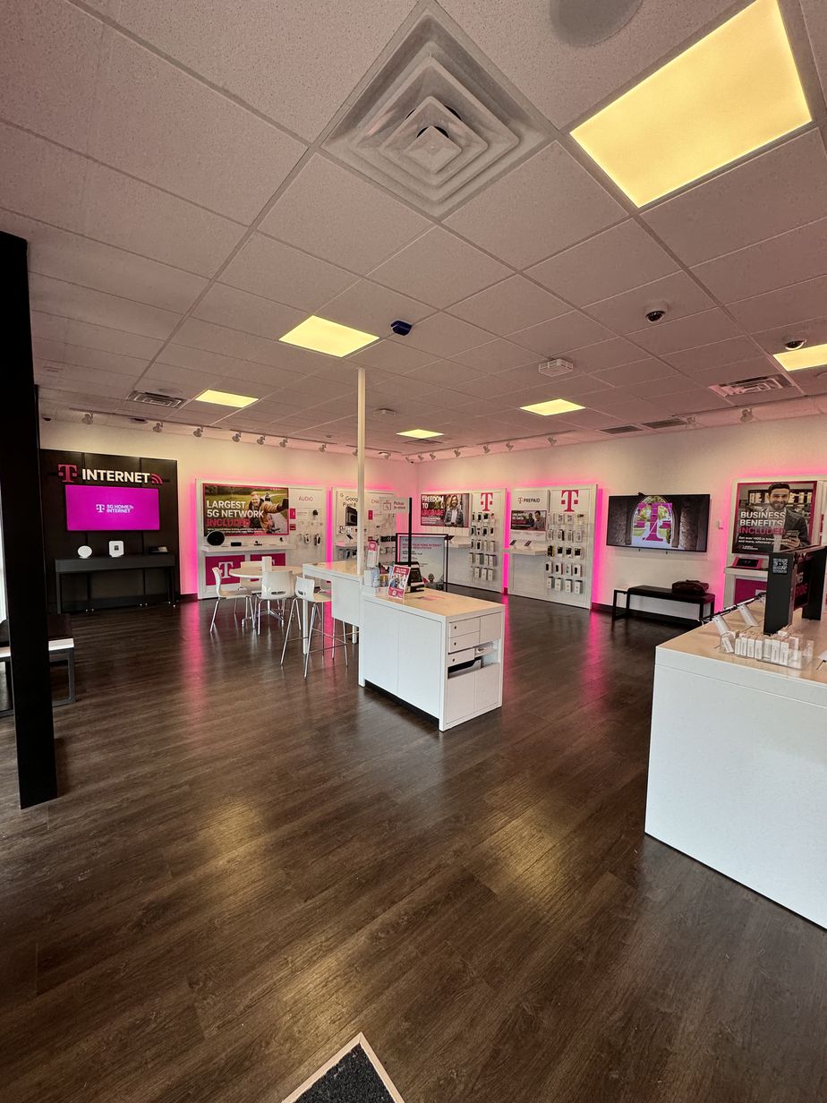 Interior photo of T-Mobile Store at Clemon Dr & Hwy 59, Neosho, MO