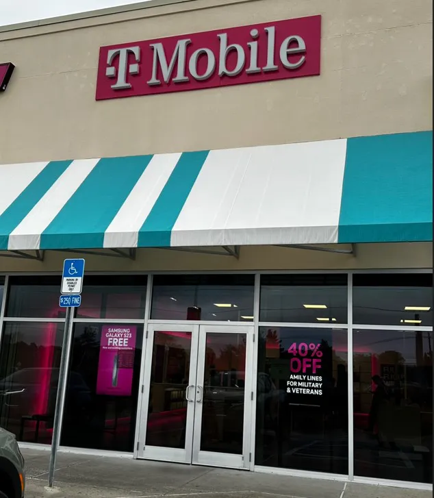 Foto del exterior de la tienda T-Mobile en Pier Park North, Panama City Beach, FL
