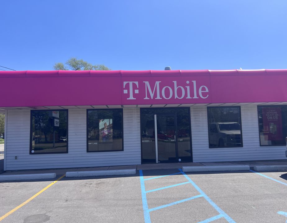 Exterior photo of T-Mobile Store at S State Rd & Birch St, Davison, MI