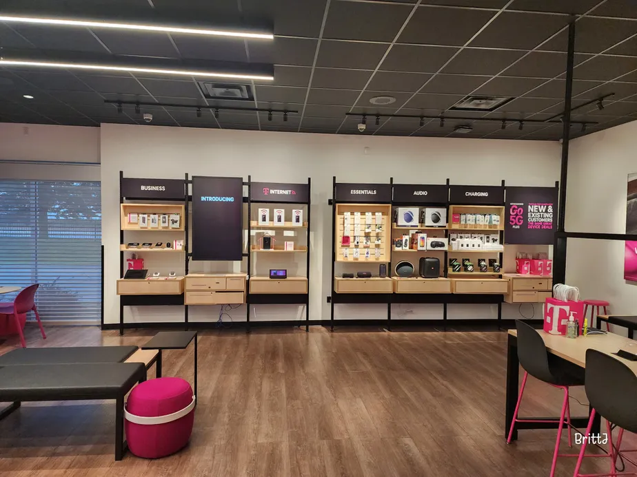  Interior photo of T-Mobile Store at Shawnee Mission Pkwy & Lackman, Shawnee, KS 