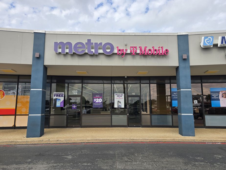 Metro by T-Mobile 4400 Fredericksburg Rd - 4400 Fredericksburg Rd 