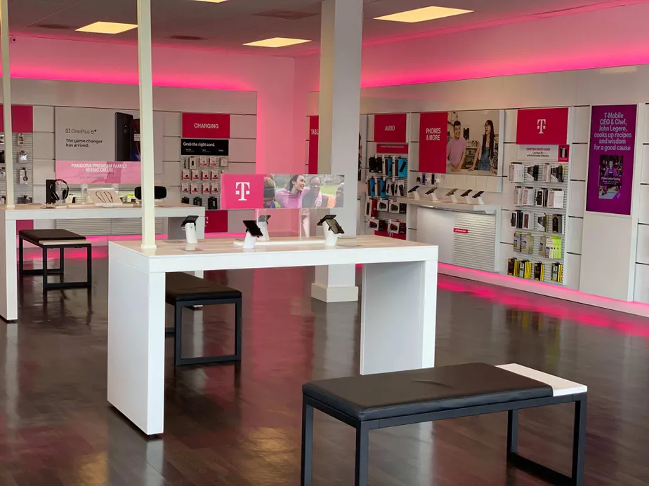 Interior photo of T-Mobile Store at O'Neal Lane & I-12, Baton Rouge, LA