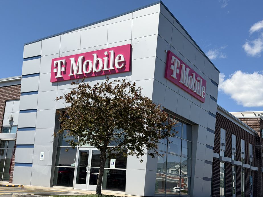 T-Mobile N Mall Dr & W College Ave - 117 N Mall Drive 
