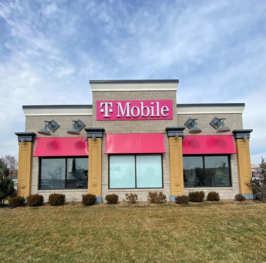 Exterior photo of T-Mobile Store at Northridge Plaza, Olathe, KS
