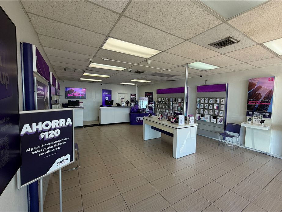 Metro by T-Mobile 13250 West Van Buren Street - 13250 West Van Buren Street 
