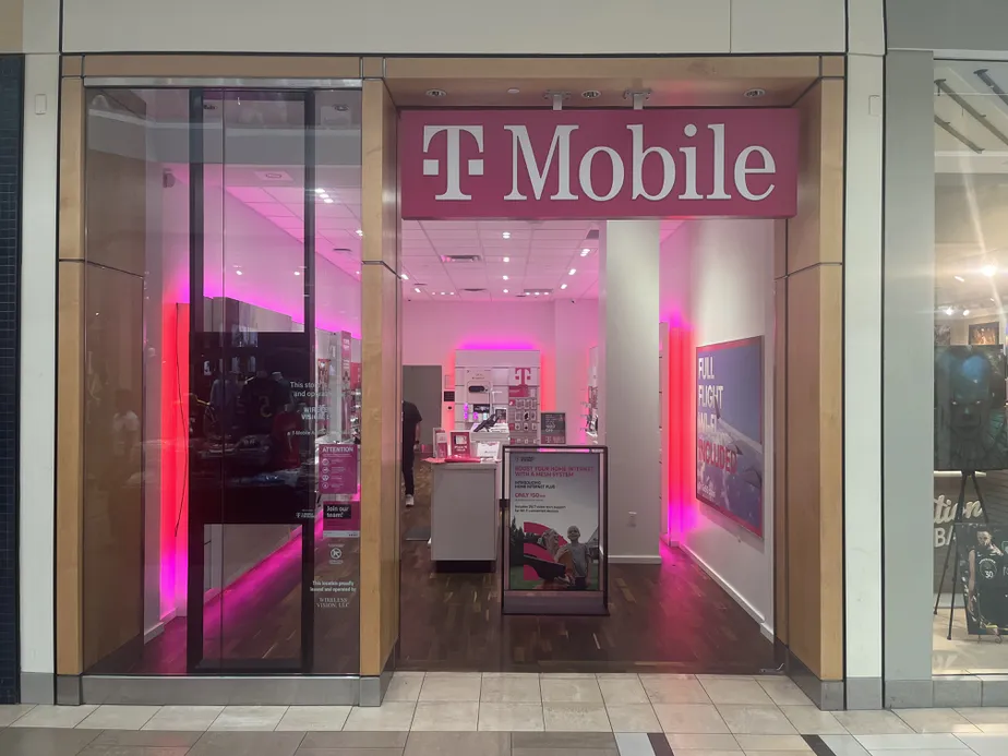  Exterior photo of T-Mobile Store at South Ridge Mall, Greendale, WI 