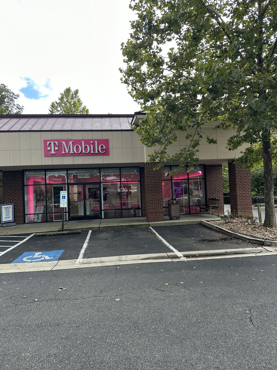 Exterior photo of T-Mobile Store at West BRd St at Short Pump, Richmond, VA