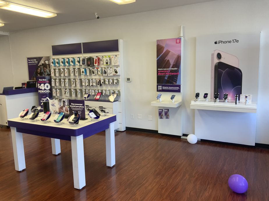 Metro by T-Mobile 161 NE Garden Valley Blvd 117 - 161 NE Garden Valley Blvd 117
