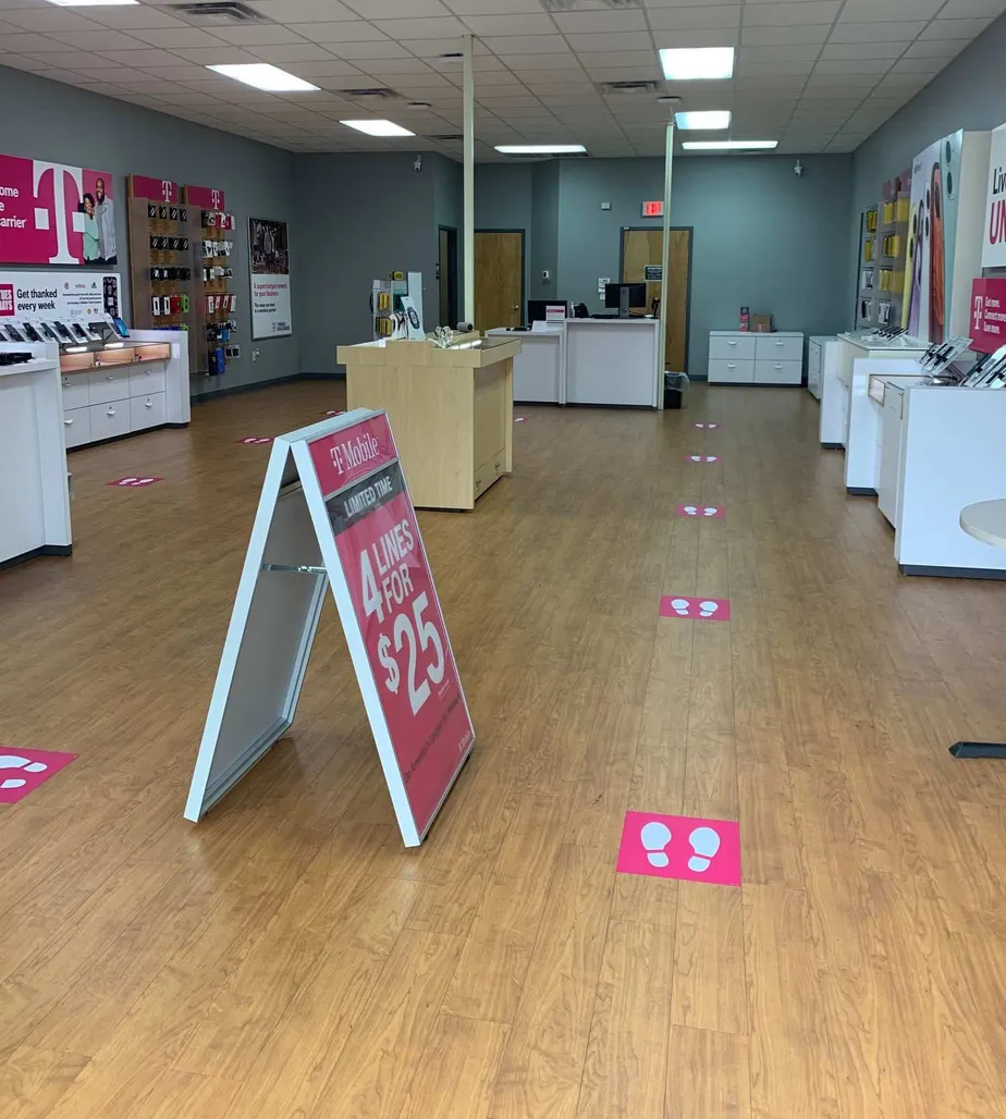 Interior photo of T-Mobile Store at McFarland Blvd E & 37th St E, Tuscaloosa, AL
