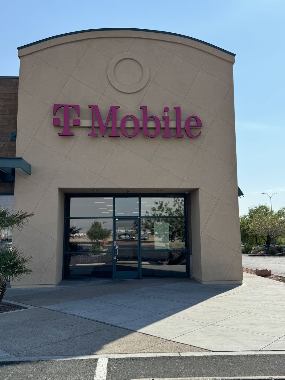 Exterior photo of T-Mobile Store at Las Vegas Premium Outlet South, Las Vegas, NV