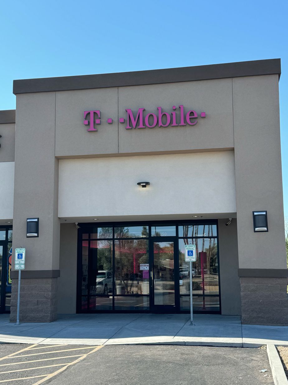 Exterior photo of T-Mobile Store at Northern & 59th, Glendale, AZ
