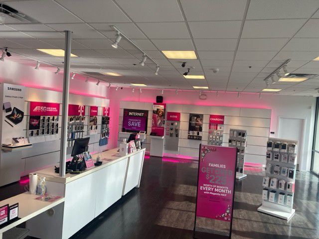 Interior photo of T-Mobile Store at Ygnacio & Clayton, Concord, CA