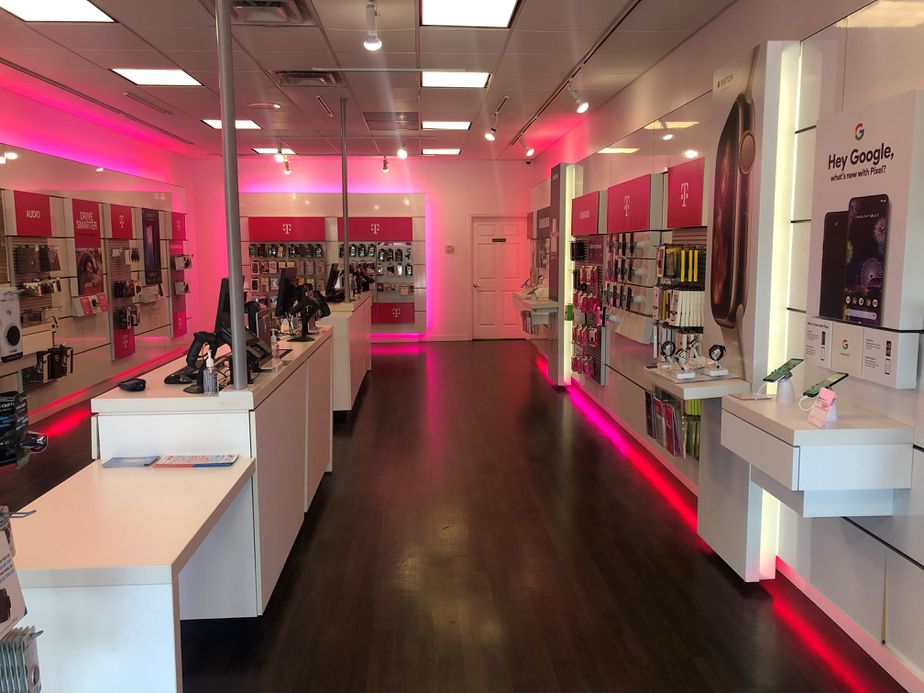  Interior photo of T-Mobile Store at Washington Rd & Faircloth Dr, Evans, GA 