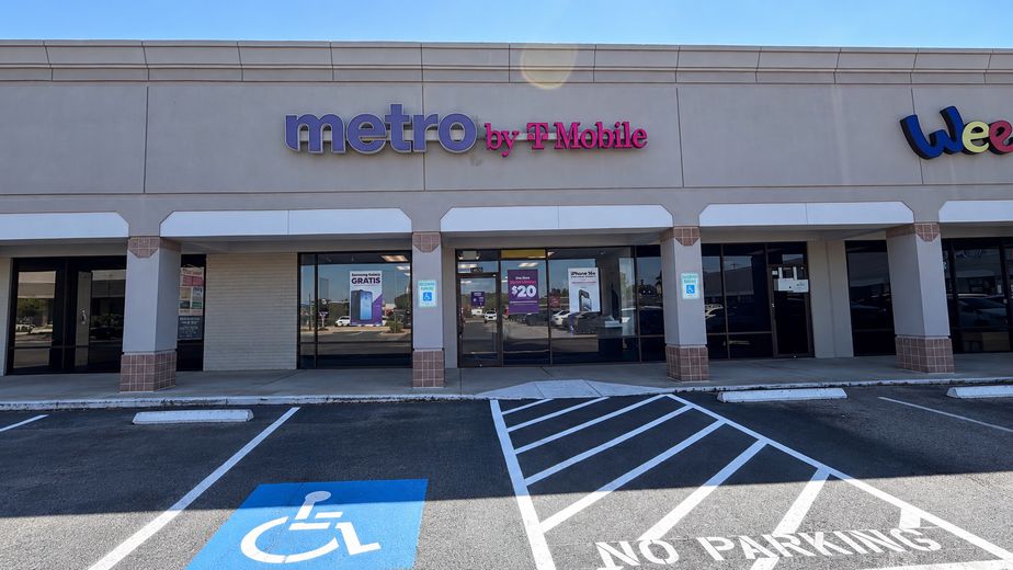 Metro by T-Mobile 14636 Woodforest Blvd - 14636 Woodforest Blvd 