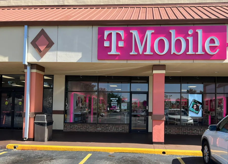 Exterior photo of T-Mobile Store at 434 Center, Longwood, FL