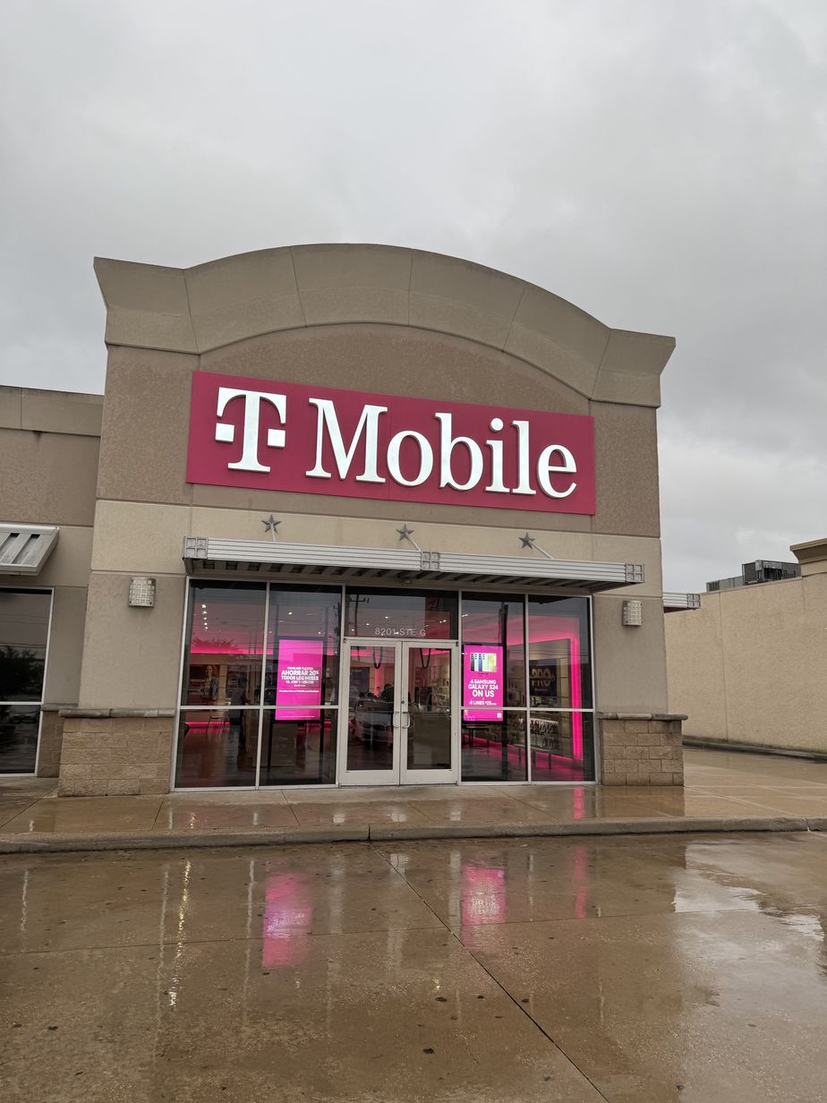 Exterior photo of T-Mobile Store at Gessner & Beechnut, Houston, TX