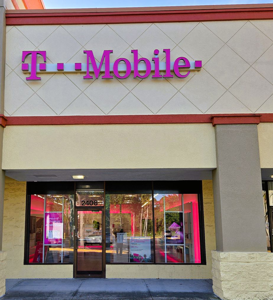 Exterior photo of T-Mobile Store at Commercial Way & Trenton Ave, Spring Hill, FL