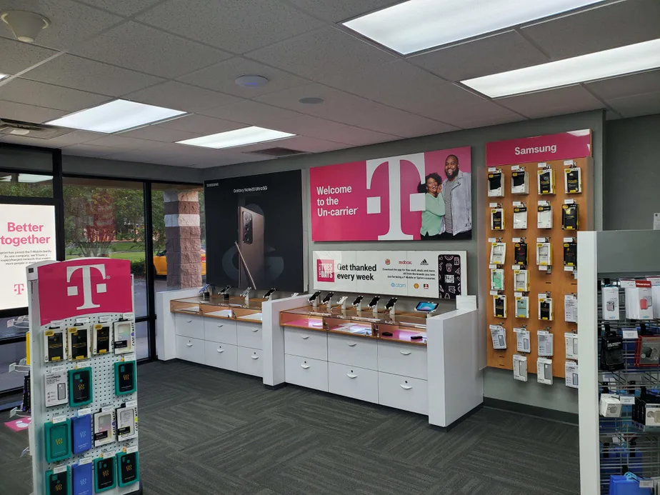 Foto del interior de la tienda T-Mobile en E Silver Springs Blvd & NE 49th Ave, Ocala, FL