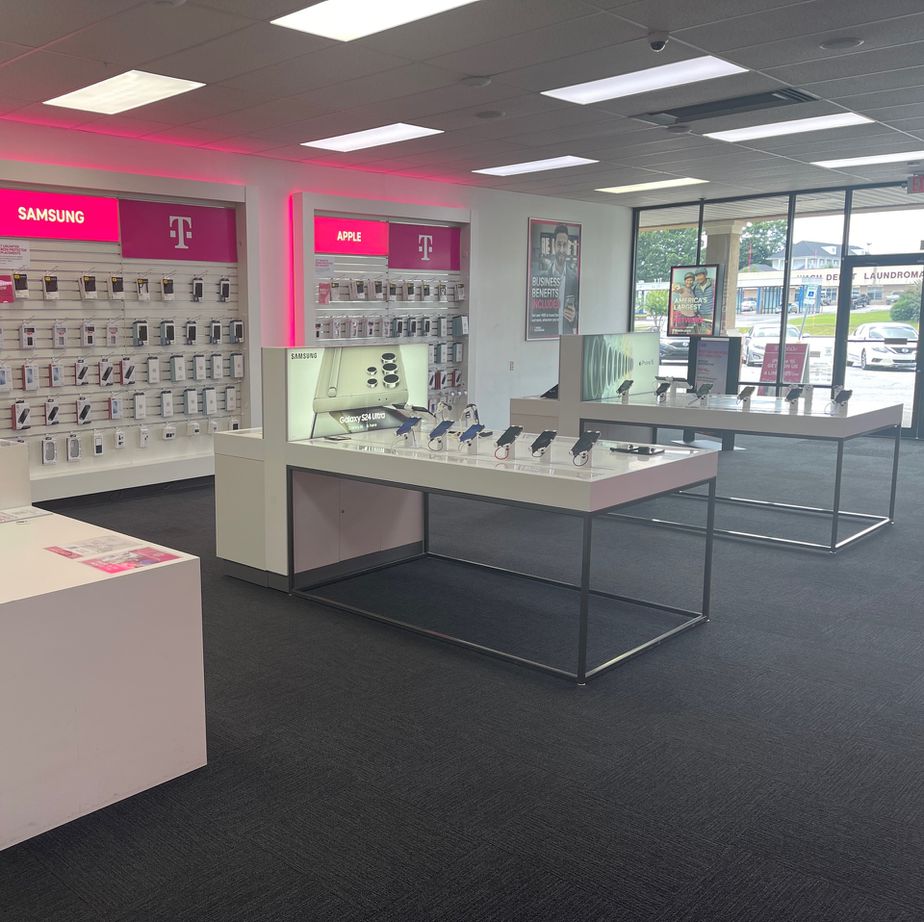 Interior photo of T-Mobile Store at Walton Dr & W Floyd Baker Blvd, Gaffney, SC