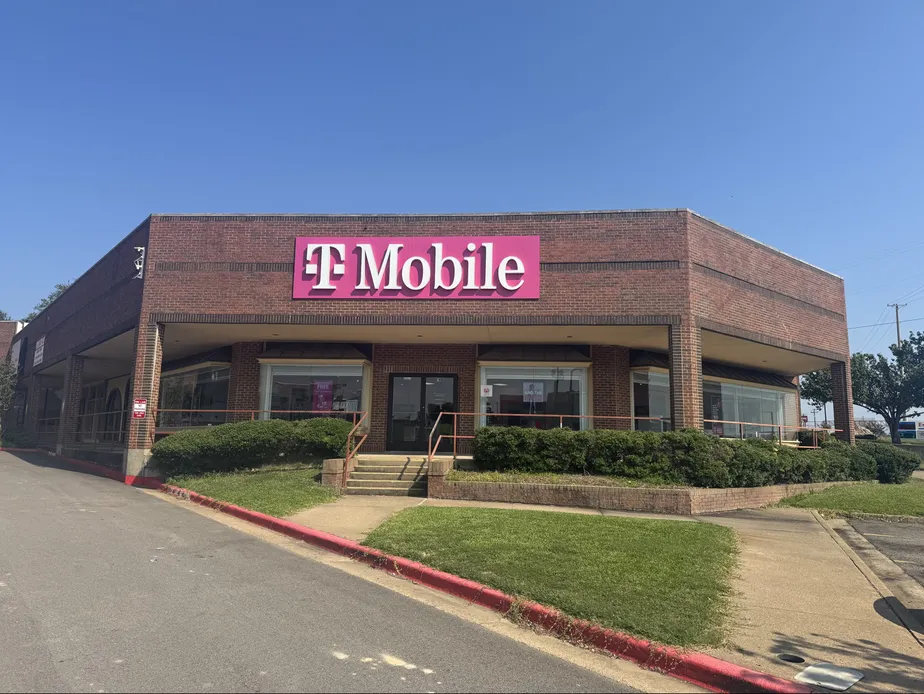  Exterior photo of T-Mobile Store at Troup Highway & Loop 323, Tyler, TX 