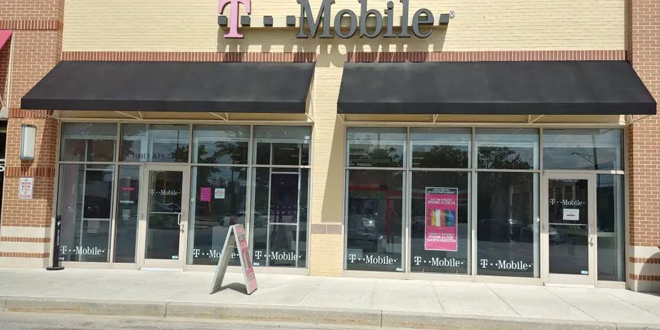 Exterior photo of T-Mobile store at York Rd & Cranbrook Rd, Cockeysville, MD
