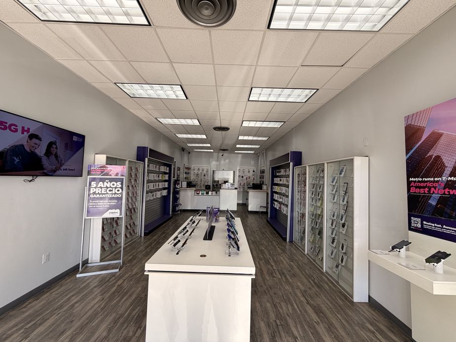 Metro by T-Mobile 5011 Columbia Pike - 5011 Columbia Pike 