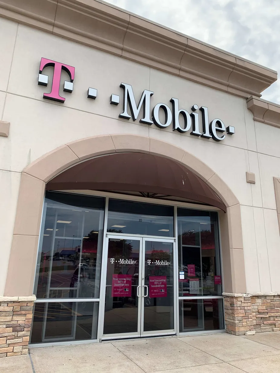 Exterior photo of T-Mobile store at Franklin & New Rd, Waco, TX