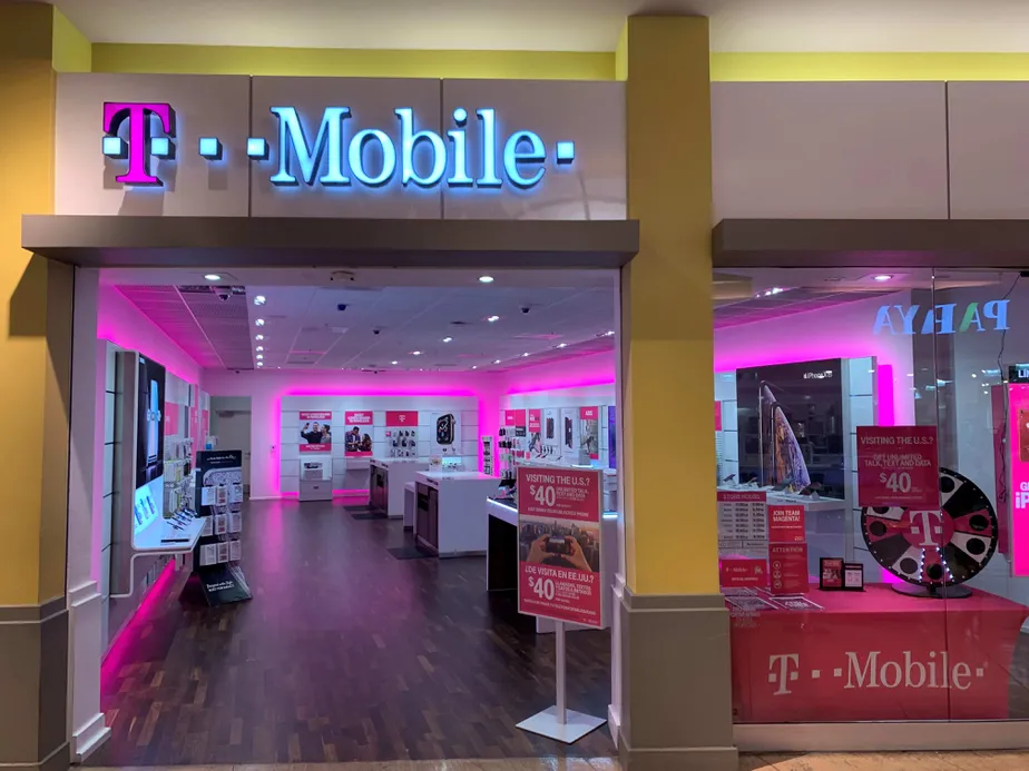 Exterior photo of T-Mobile store at Dolphin Mall 7, Miami, FL