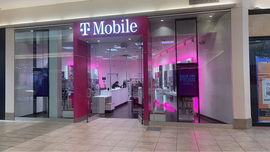 Exterior photo of T-Mobile Store at South Hill Mall, Puyallup, WA