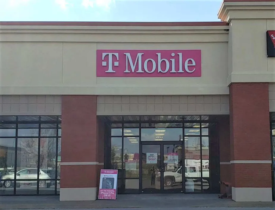 Exterior photo of T-Mobile store at Siemers Dr & Campster Dr, Cape Girardeau, MO