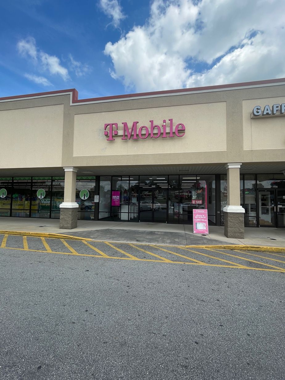 Exterior photo of T-Mobile Store at Walton Dr & W Floyd Baker Blvd, Gaffney, SC