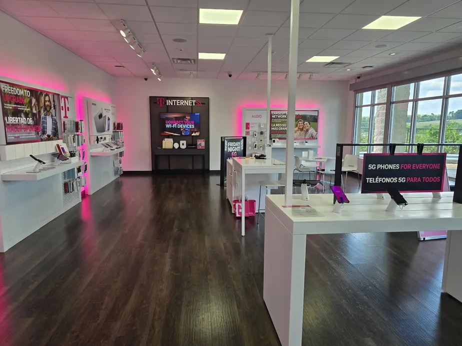  Interior photo of T-Mobile Store at Shrewsbury Commons, Shrewsbury, PA 