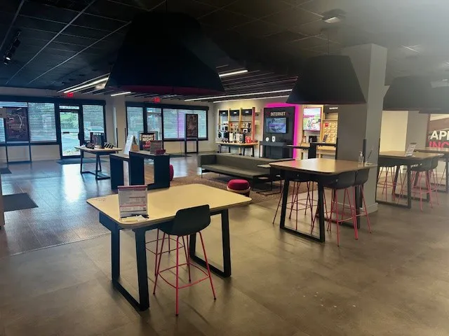  Interior photo of T-Mobile Store at Valley Pike Plaza, Woodstock, VA 