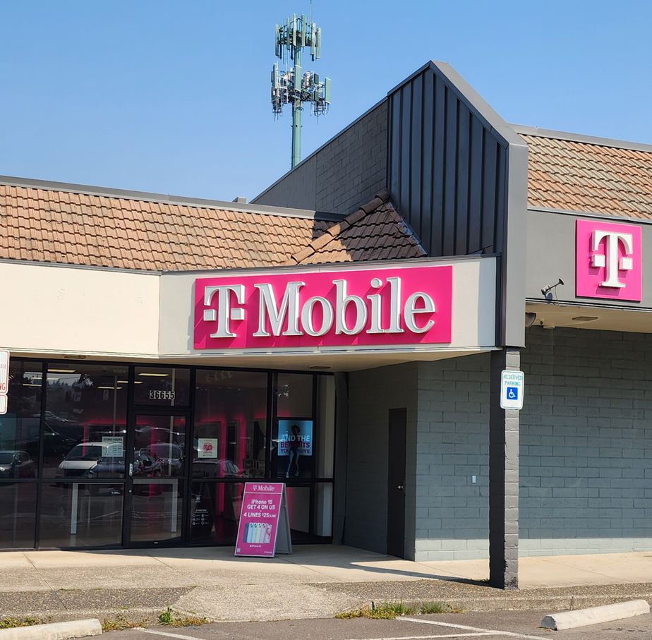 Exterior photo of T-Mobile Store at Sandy Marketplace, Sandy, OR
