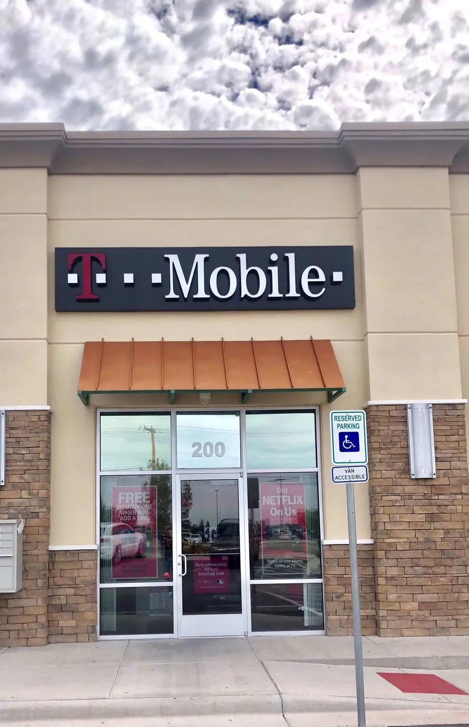 Foto del exterior de la tienda T-Mobile en Darrington & Horizon, Horizon City, TX