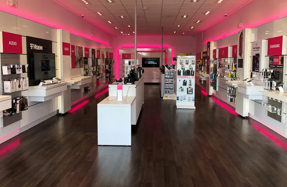  Interior photo of T-Mobile Store at Arlington Blvd & Patrick Henry Dr, Falls Church, VA 